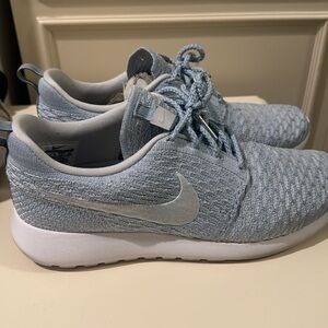 Nike Roshe Runs Women’s size 11